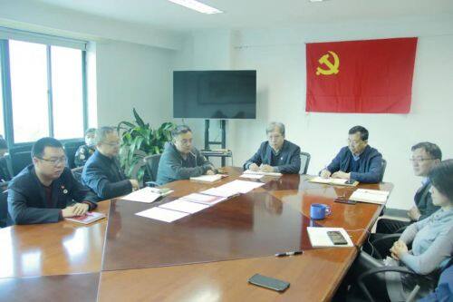 公司党支部召开党员大会