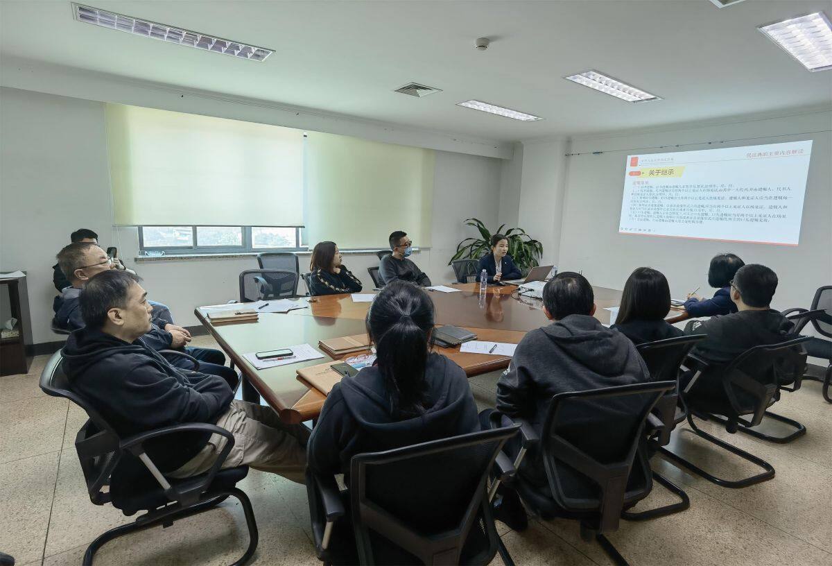 公司工会组织员工参加普法教育活动