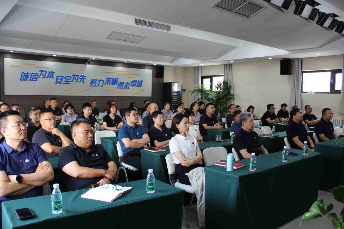 公司组织集体观看纪念中国人民抗日战争暨世界反法西斯战争胜利80周年大会