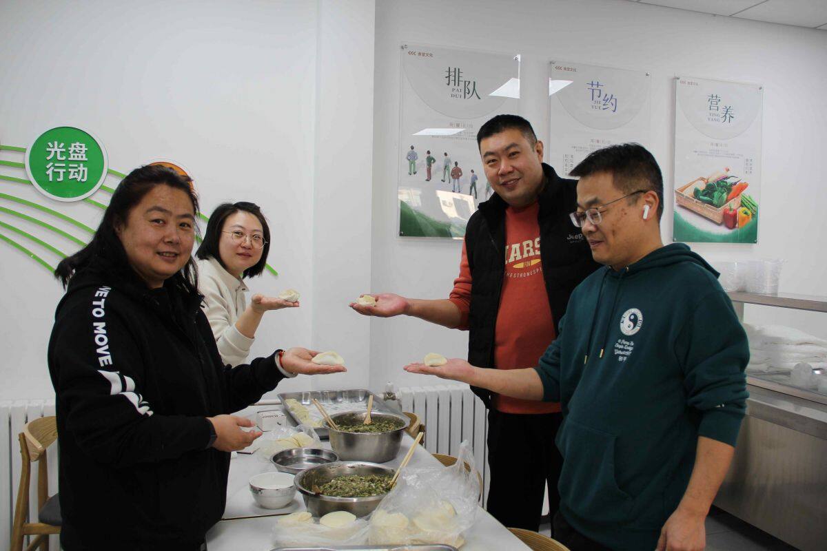 公司开展“小年至 迎新春”包饺子活动